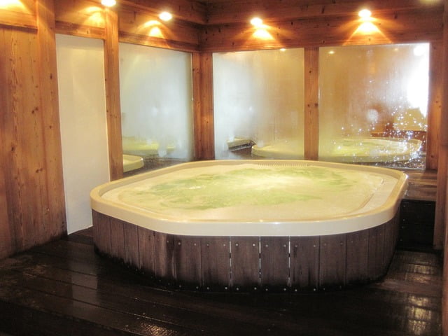 jacuzzi djakuzi